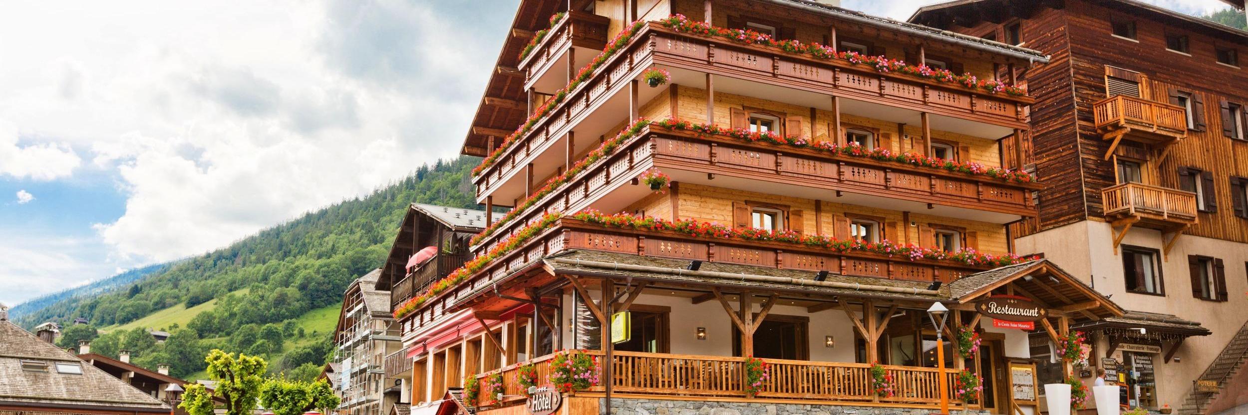 Logis La Croix-Saint-Maurice Hotel Le Grand-Bornand Eksteriør billede
