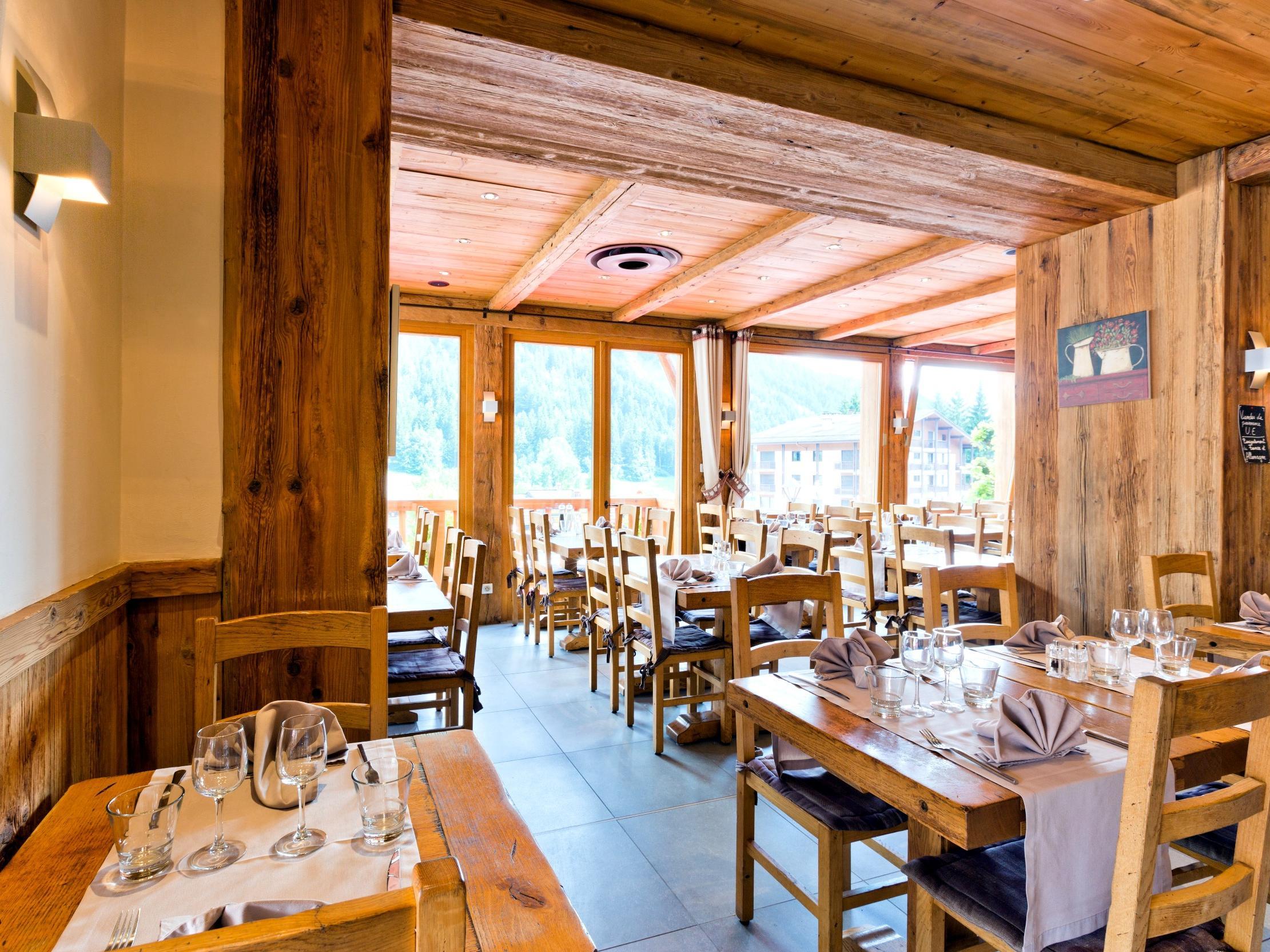 Logis La Croix-Saint-Maurice Hotel Le Grand-Bornand Eksteriør billede