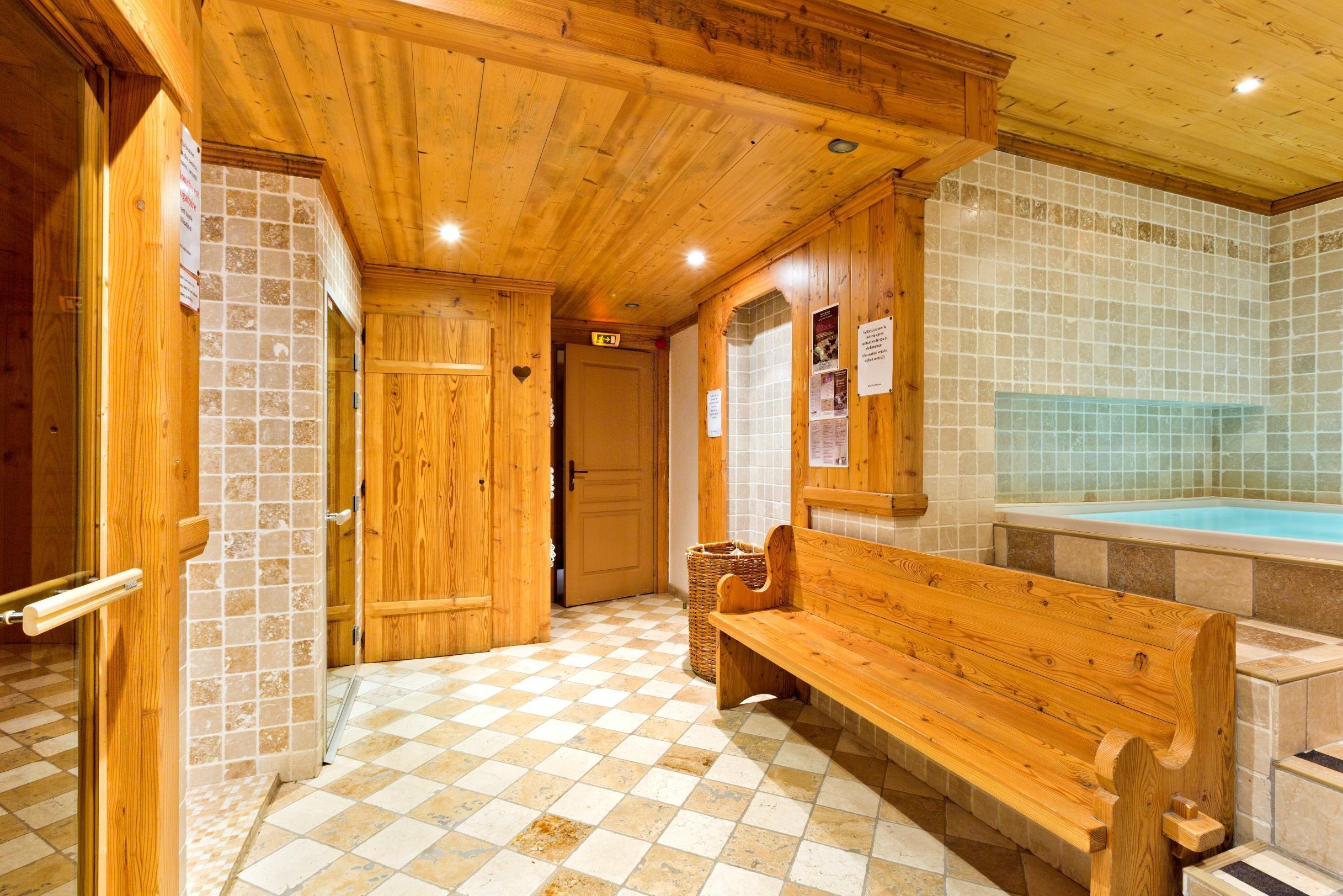 Logis La Croix-Saint-Maurice Hotel Le Grand-Bornand Eksteriør billede