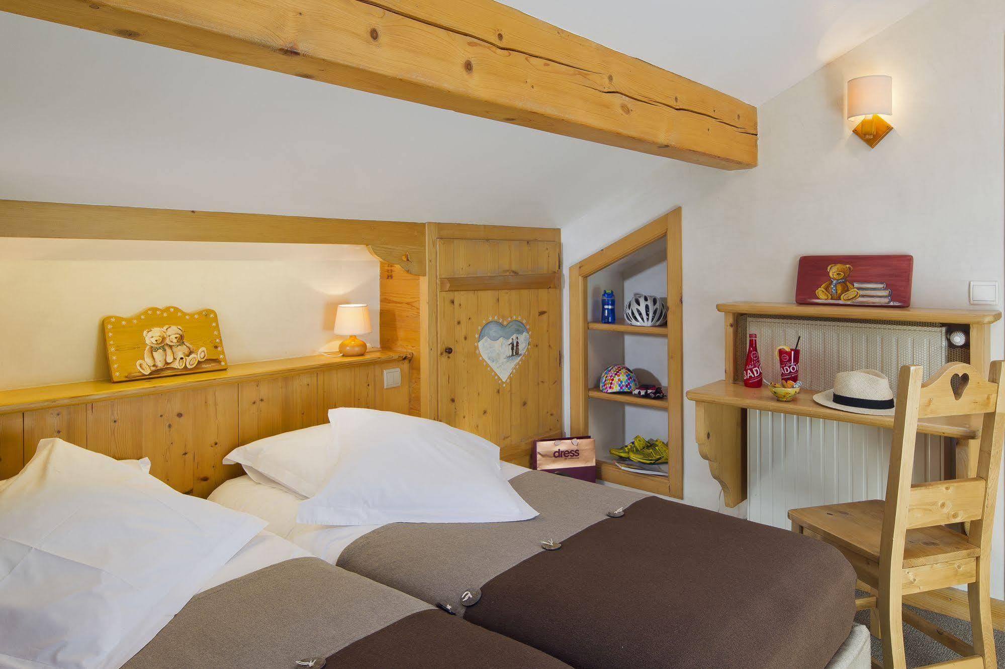 Logis La Croix-Saint-Maurice Hotel Le Grand-Bornand Eksteriør billede